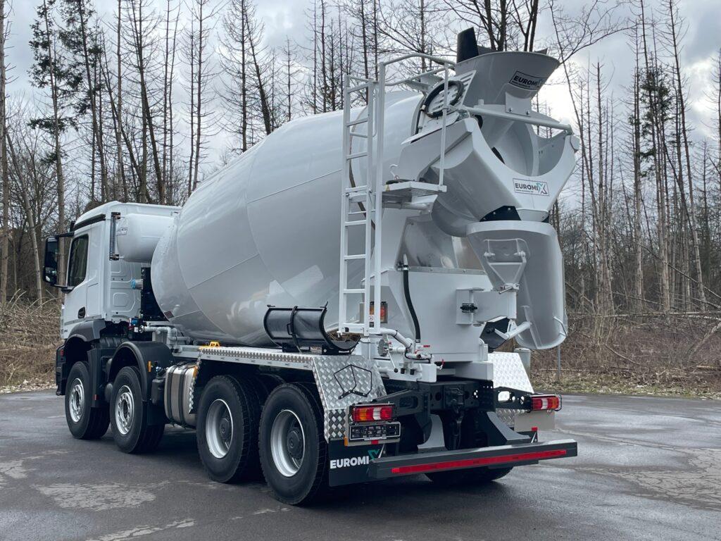Mercedes-Benz 3743 8x4 EM 10 L