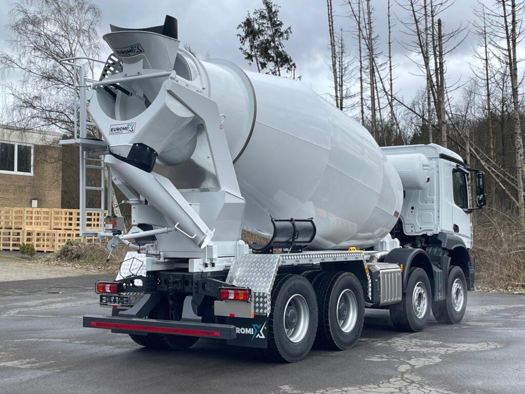 Mercedes-Benz 3743 8x4 EM 10 L