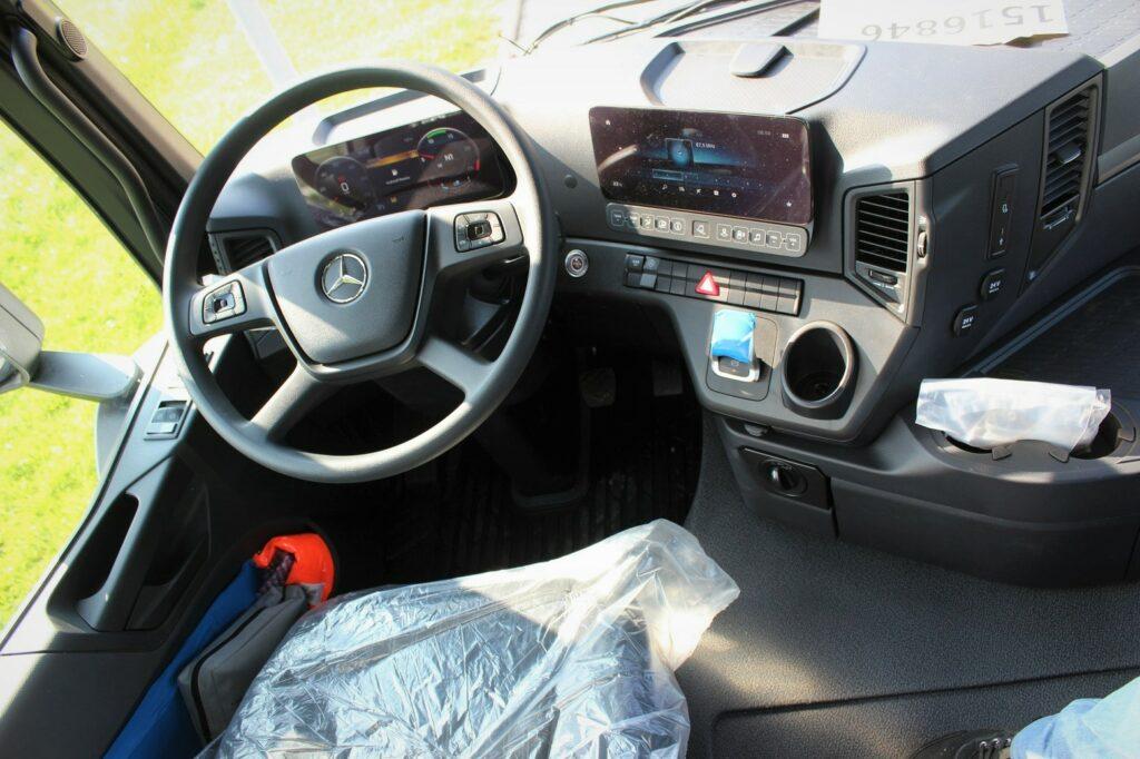 Mercedes-Benz 4142 8x4 EM 10 L