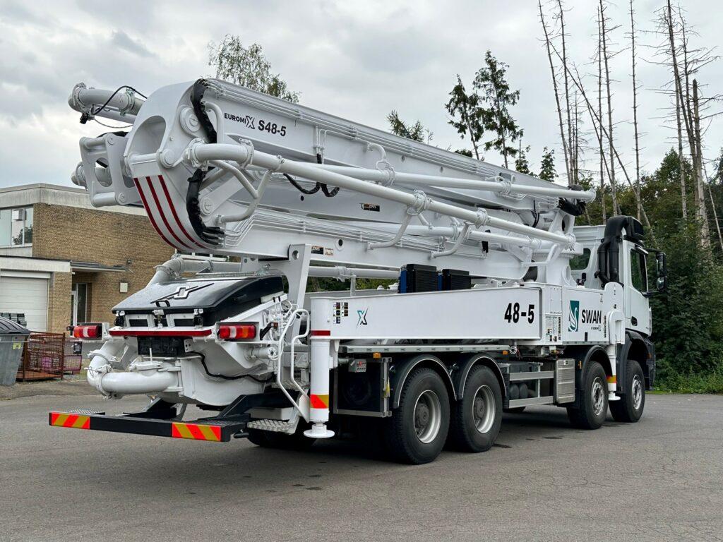 Mercedes-Benz Arocs 5 4142 8x4 EuromixMTP SWAN Z-42.5