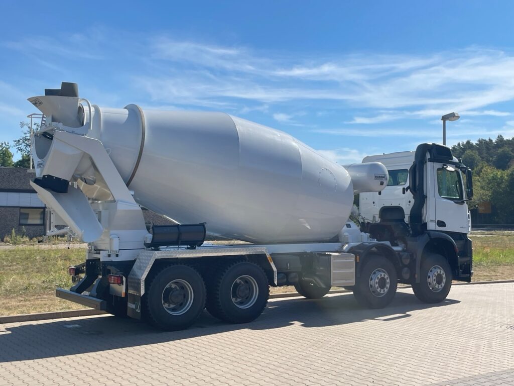 Mercedes-Benz Arocs Modellgeneration 5 4242 8x4 EM 12 R